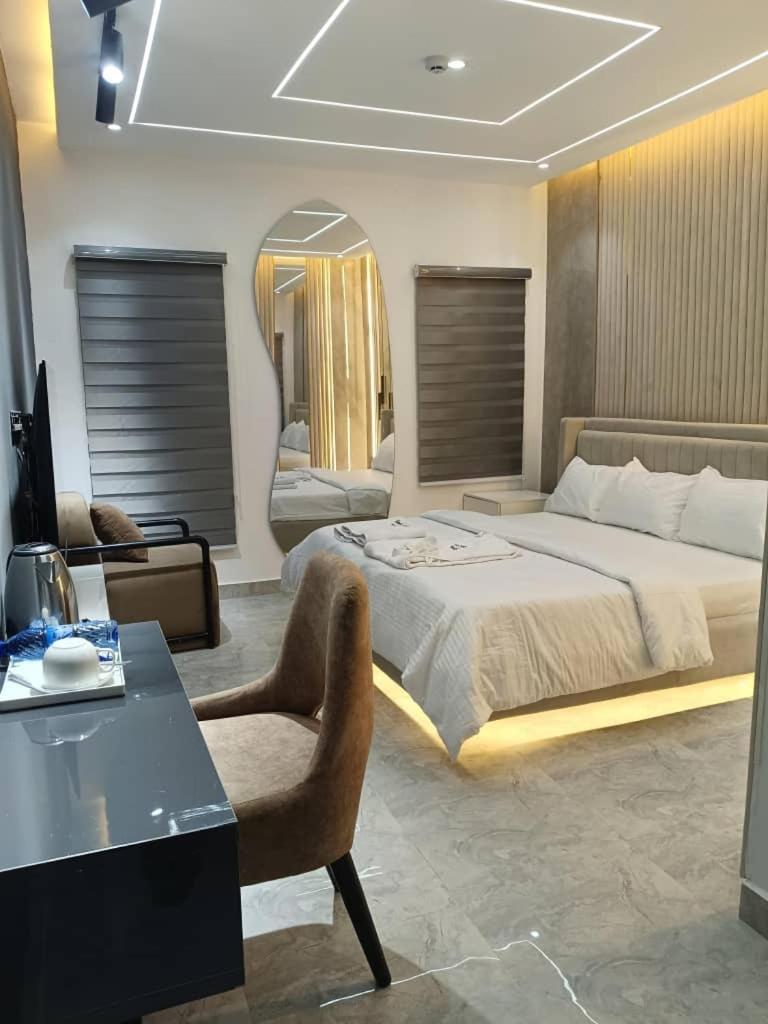 Blackwood Hotels Ікеджа Екстер'єр фото