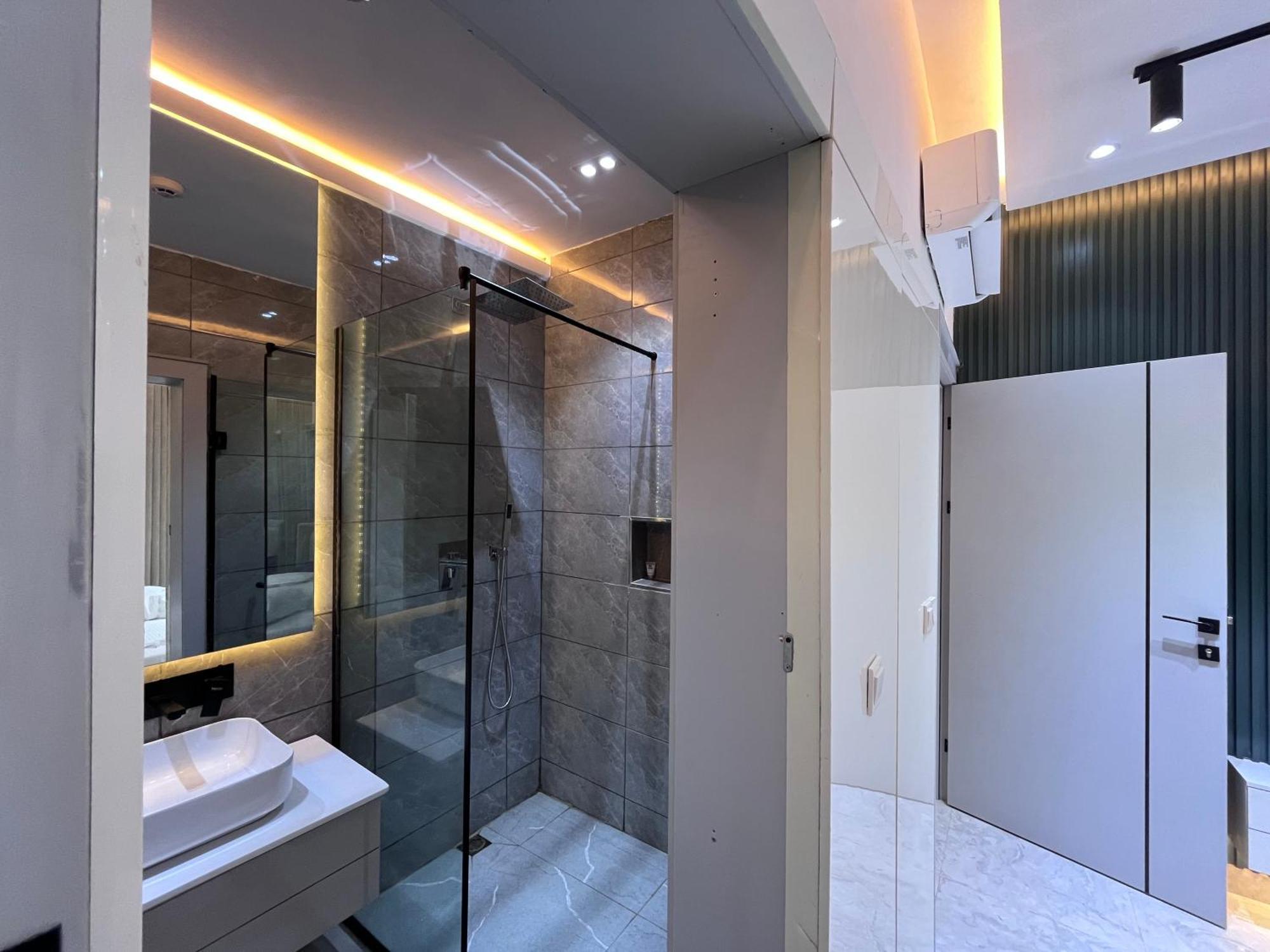 Blackwood Hotels Ікеджа Екстер'єр фото
