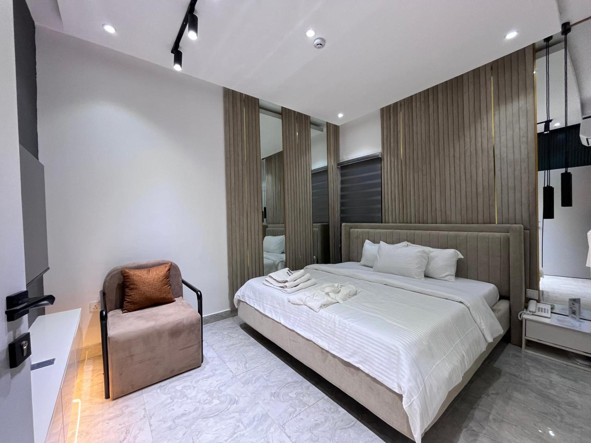 Blackwood Hotels Ікеджа Екстер'єр фото