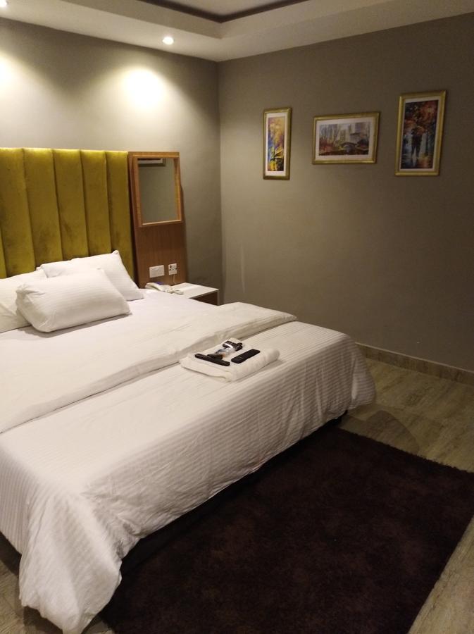 Blackwood Hotels Ікеджа Екстер'єр фото
