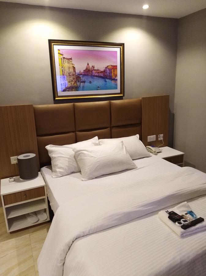 Blackwood Hotels Ікеджа Екстер'єр фото
